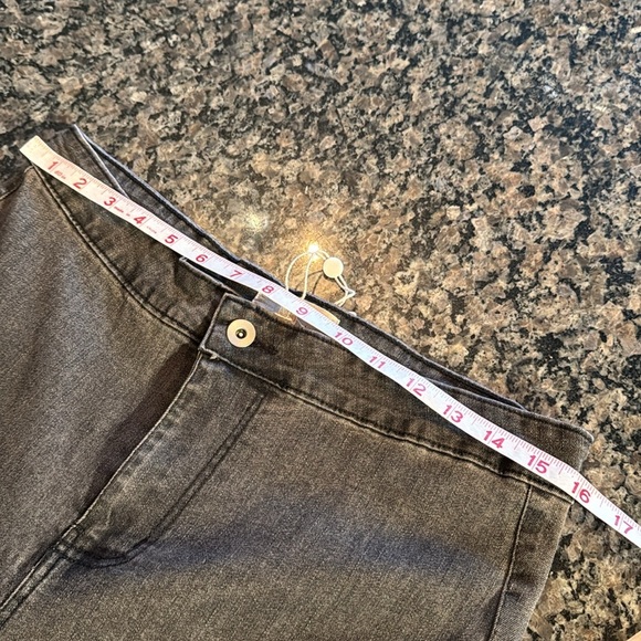 Chloe & Violet black light washed flare jeans NWT 30 - Picture 10 of 12